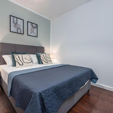 מליני Apartments Anamarija מראה חיצוני תמונה