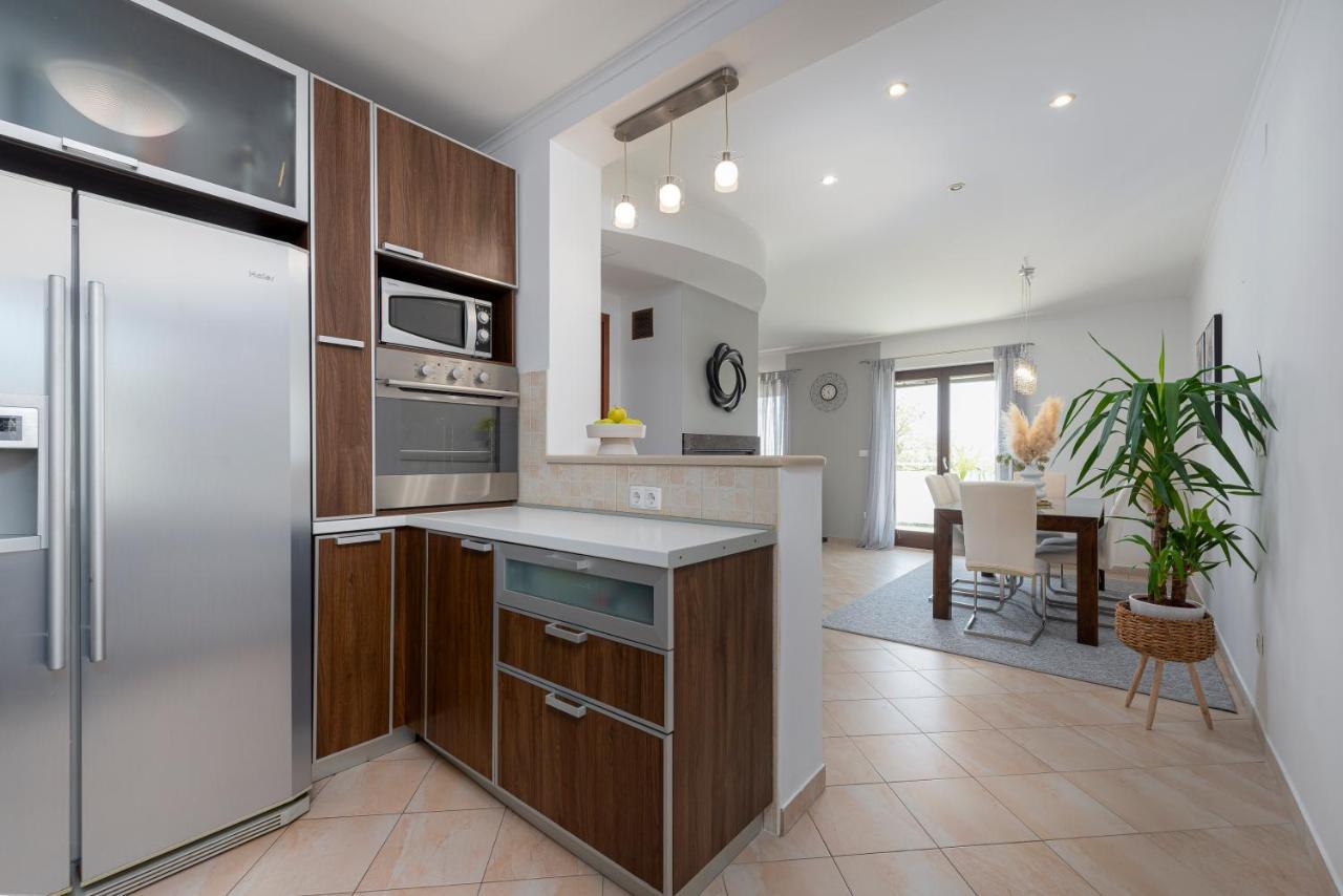 מליני Apartments Anamarija מראה חיצוני תמונה