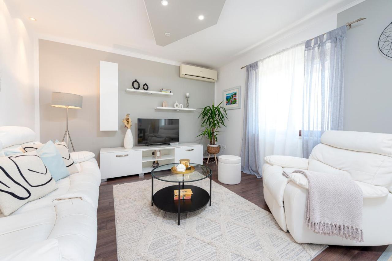מליני Apartments Anamarija מראה חיצוני תמונה