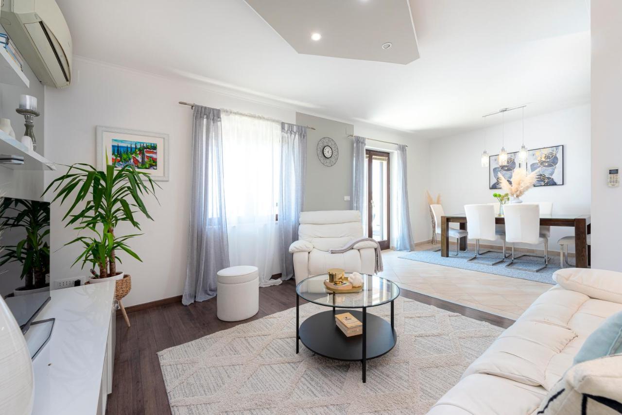 מליני Apartments Anamarija מראה חיצוני תמונה