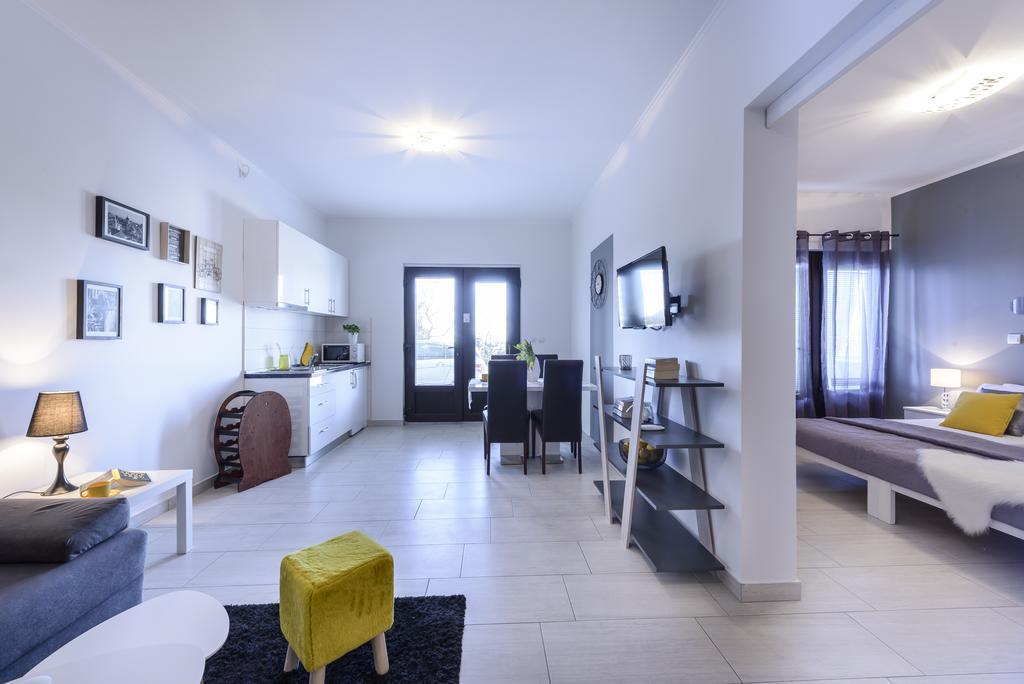 מליני Apartments Anamarija מראה חיצוני תמונה