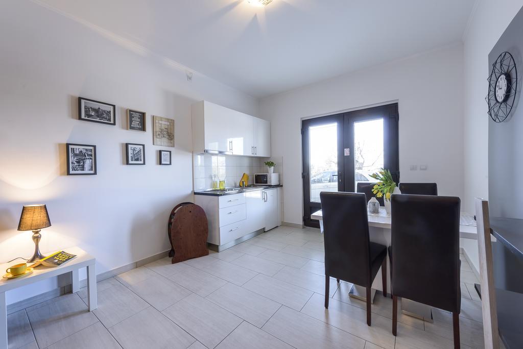 מליני Apartments Anamarija מראה חיצוני תמונה