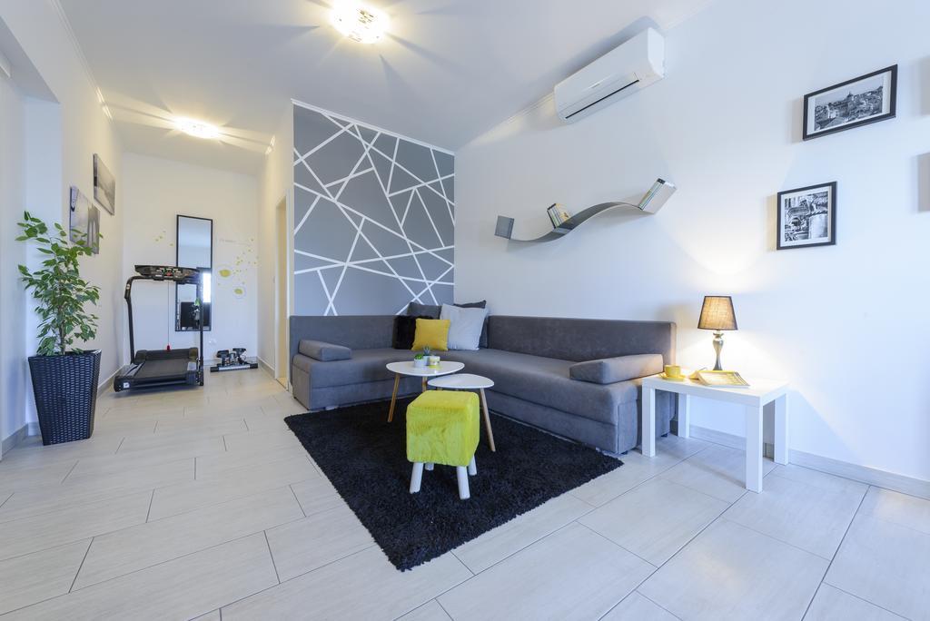 מליני Apartments Anamarija מראה חיצוני תמונה