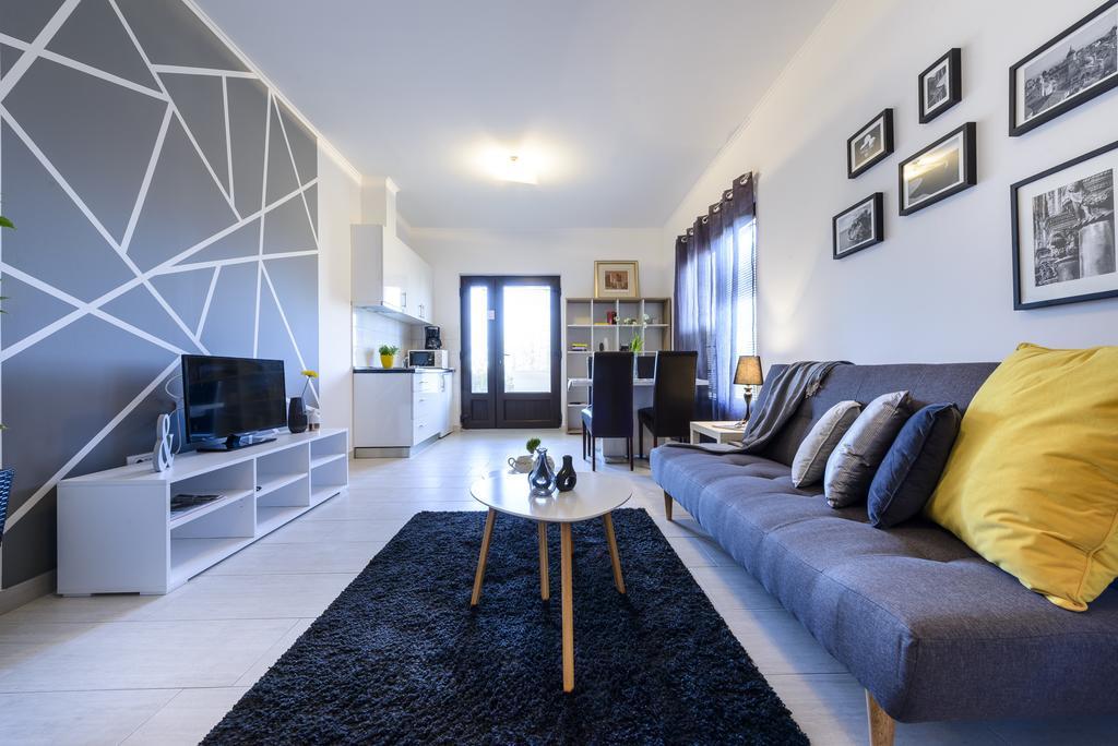 מליני Apartments Anamarija מראה חיצוני תמונה